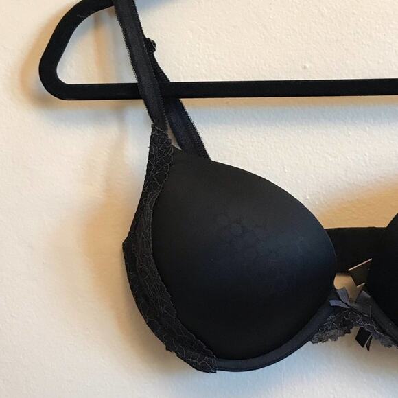 Victoria’s Secret 32DD/F70 black bra lace Dream Angels classic - Picture 2 of 10